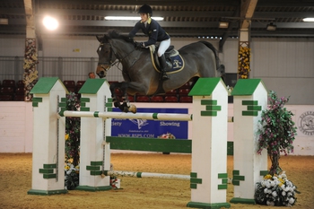 Louise Whitaker wins Arena UK Grand Prix